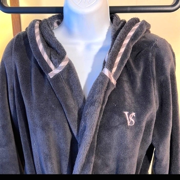 Victoria's Secret Plush Gray Robe Large - Picture 6 of 7